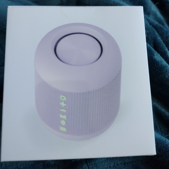 2 Wireless Speaker Pods - Picture 3 of 4